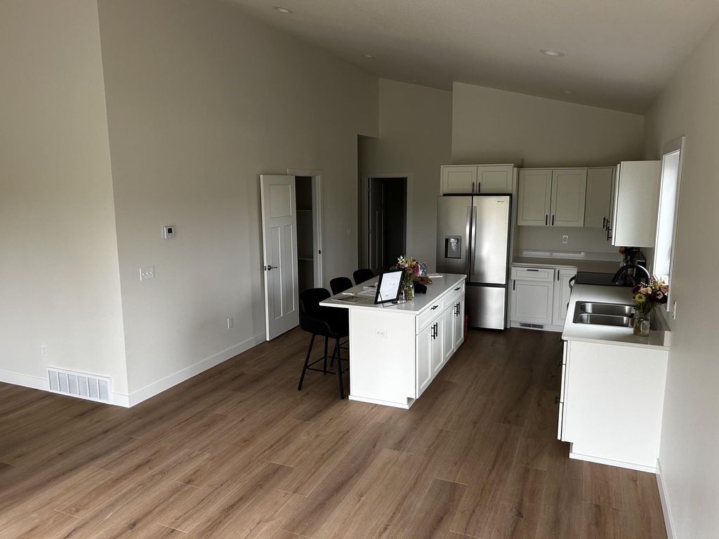 801 1st Avenue NW, Hillsboro, ND 58045 — photo 3