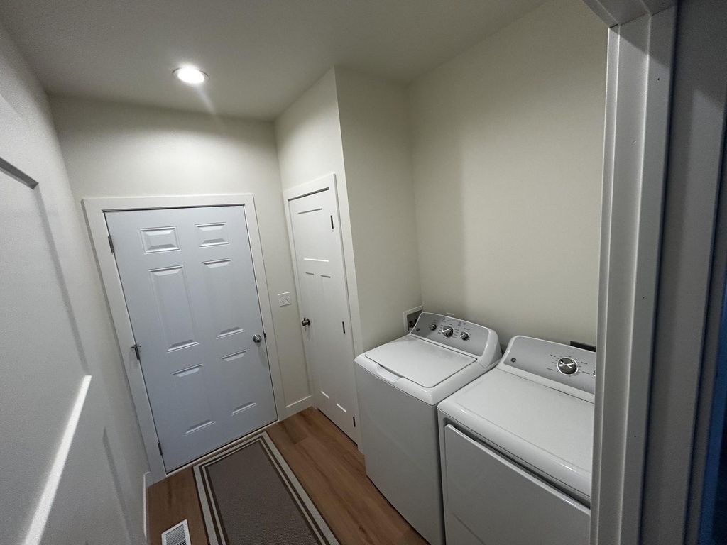 801 1st Avenue NW, Hillsboro, ND 58045 — photo 4