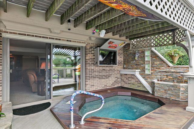 570 Sandpebble Drive, Schaumburg, IL 60193