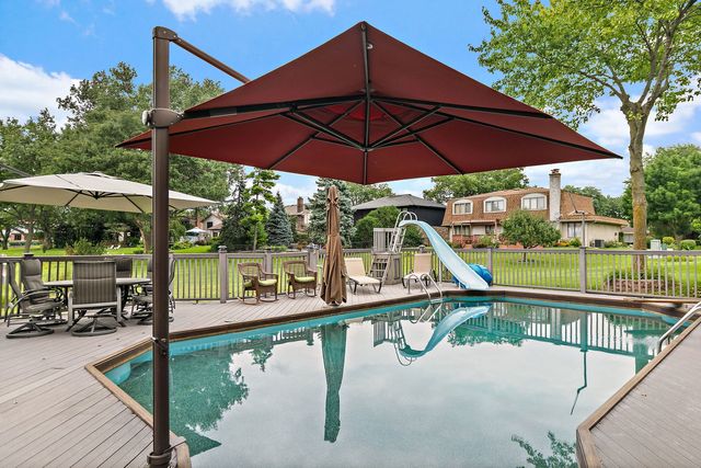 570 Sandpebble Drive, Schaumburg, IL 60193