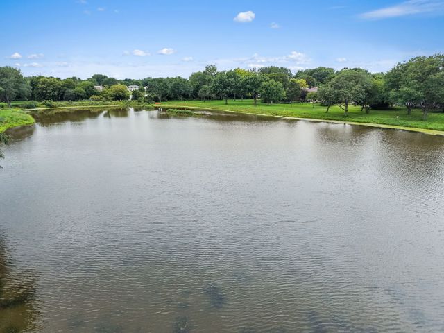 570 Sandpebble Drive, Schaumburg, IL 60193