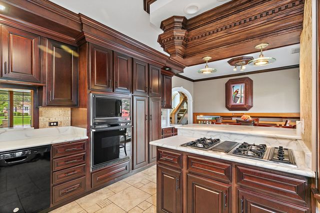 570 Sandpebble Drive, Schaumburg, IL 60193