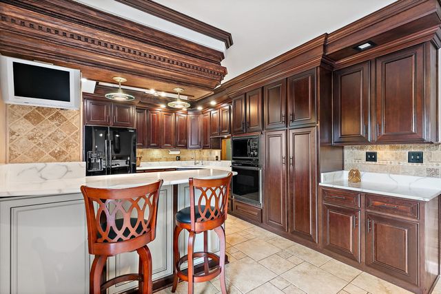 570 Sandpebble Drive, Schaumburg, IL 60193
