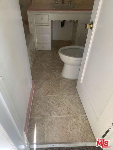 107 W 84th Place, Los Angeles, CA 90003