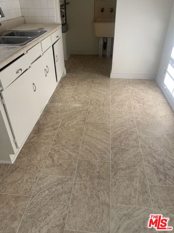 107 W 84th Place, Los Angeles, CA 90003