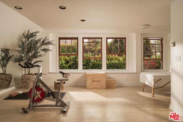12225 Falkirk Lane, Los Angeles, CA 90049