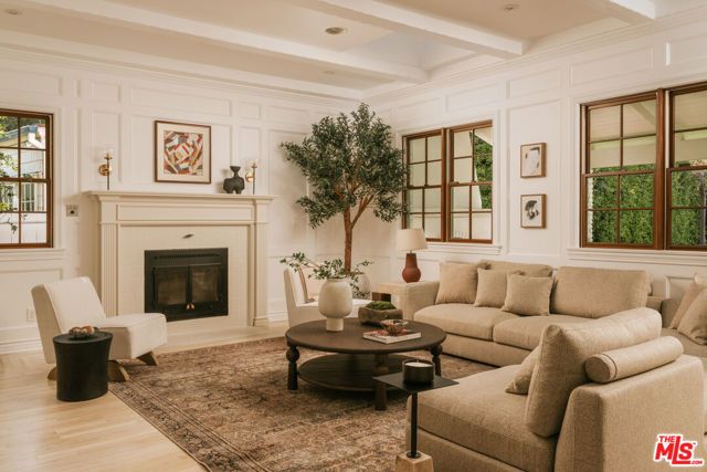 12225 Falkirk Lane, Los Angeles, CA 90049