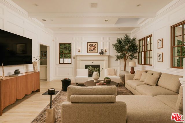 12225 Falkirk Lane, Los Angeles, CA 90049