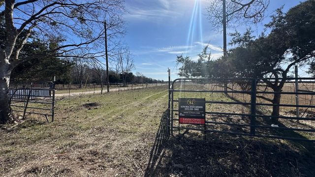 869 County Road 3908, Wills Point, TX 75169