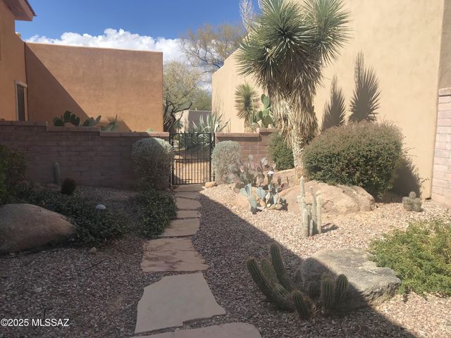 13842 N Slazenger Drive, Oro Valley, AZ 85755