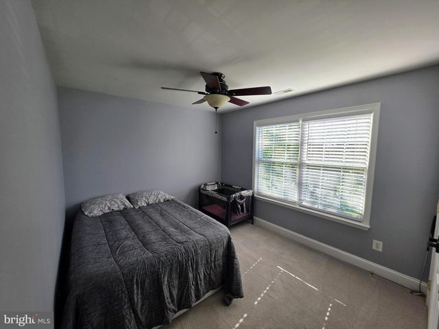 8 ELK LN, Elkton, MD 21921