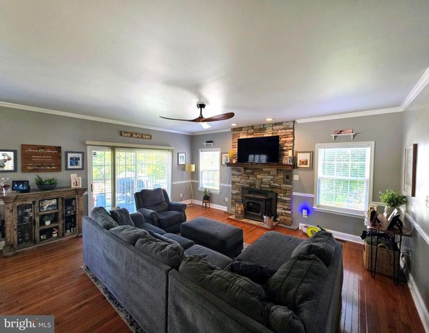 8 ELK LN, Elkton, MD 21921