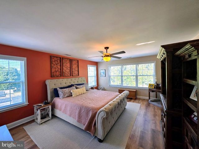 8 ELK LN, Elkton, MD 21921