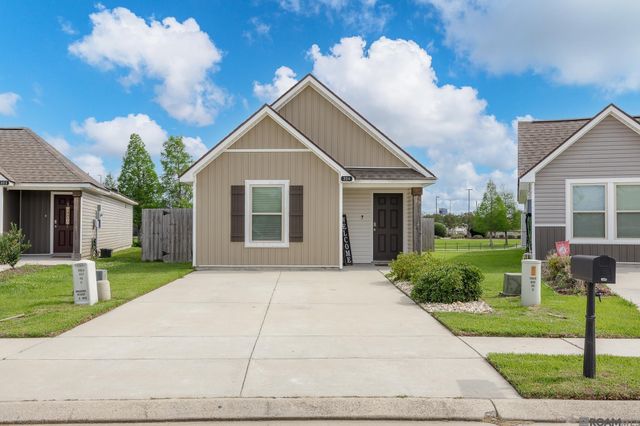 324 S Iberville Ave, Gonzales, LA 70737