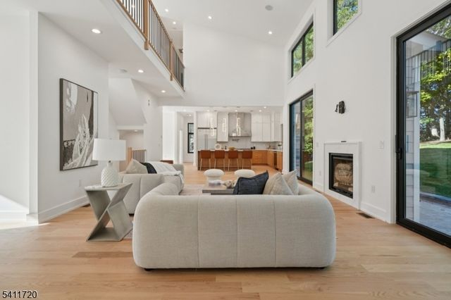 8 FORDHAM ROAD, Livingston Twp., NJ 07039