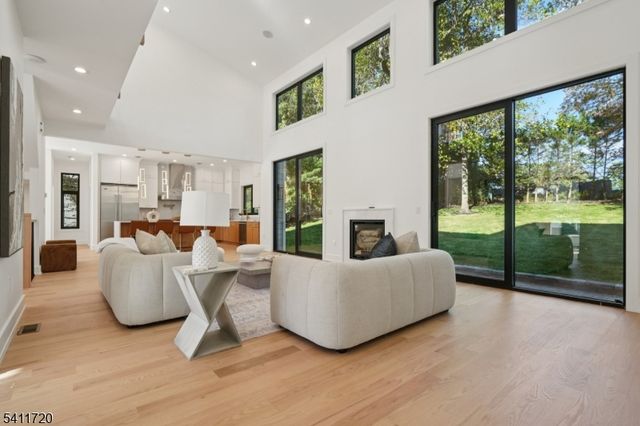 8 FORDHAM ROAD, Livingston Twp., NJ 07039