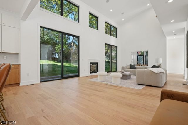 8 FORDHAM ROAD, Livingston Twp., NJ 07039