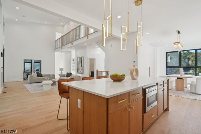 8 FORDHAM ROAD, Livingston Twp., NJ 07039