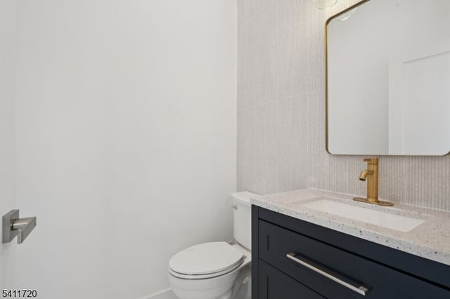 8 FORDHAM ROAD, Livingston Twp., NJ 07039