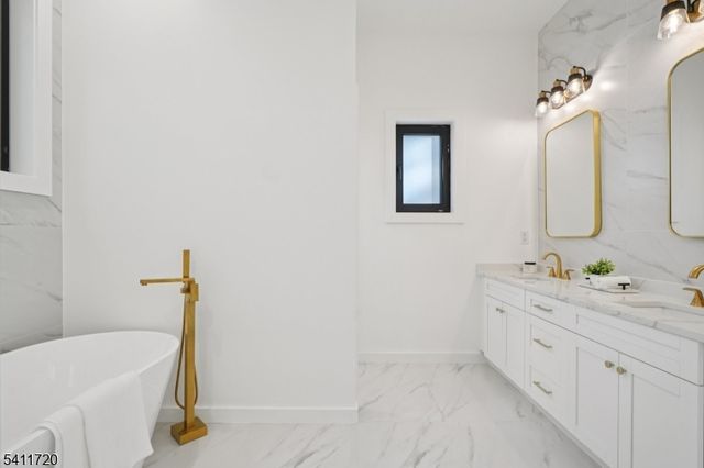 8 FORDHAM ROAD, Livingston Twp., NJ 07039