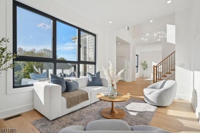 8 FORDHAM ROAD, Livingston Twp., NJ 07039