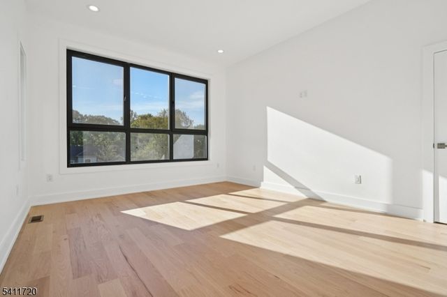 8 FORDHAM ROAD, Livingston Twp., NJ 07039