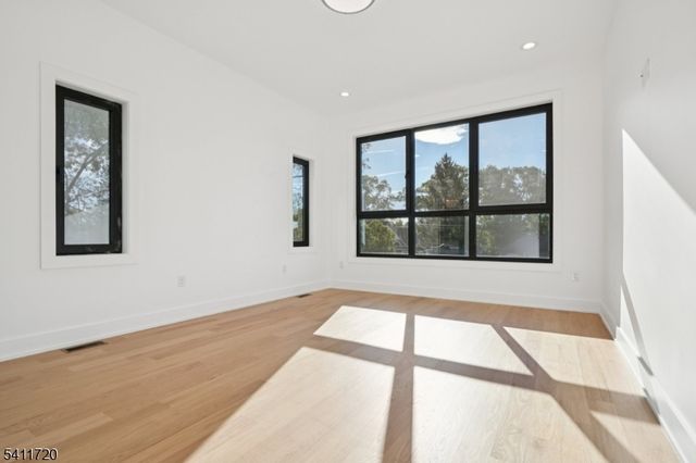 8 FORDHAM ROAD, Livingston Twp., NJ 07039