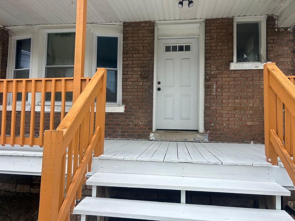 Image 18 of property listing at Address unavailable.