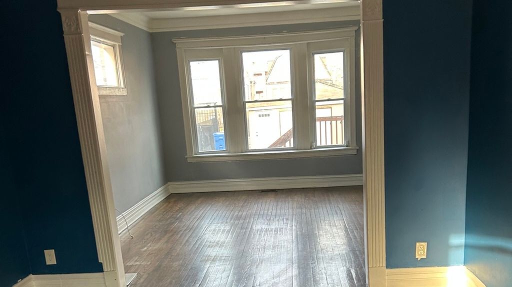 Image 4 of property listing at Address unavailable.