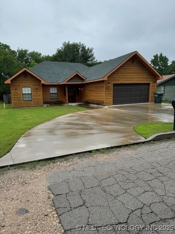 209 N 9th, Madill, OK 73446