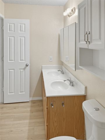 10112 Chapel Glen Terrace, Fort Worth, TX 76116