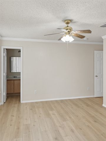 10112 Chapel Glen Terrace, Fort Worth, TX 76116
