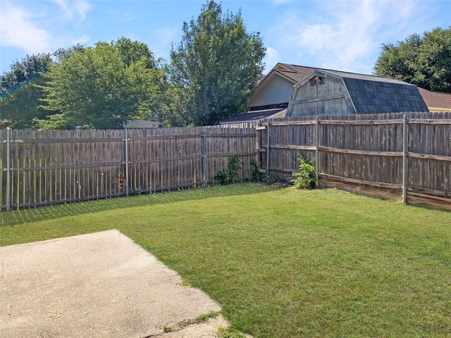 10112 Chapel Glen Terrace, Fort Worth, TX 76116