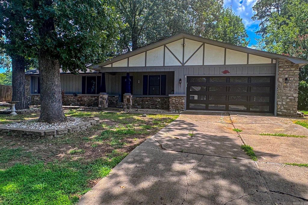 2407 Brookwood Street, Benton, AR 72015