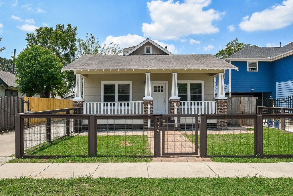 1307 Walton Street, Houston, TX 77009