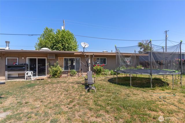 9035 Forrestal Lane, Moses Lake, WA 98837