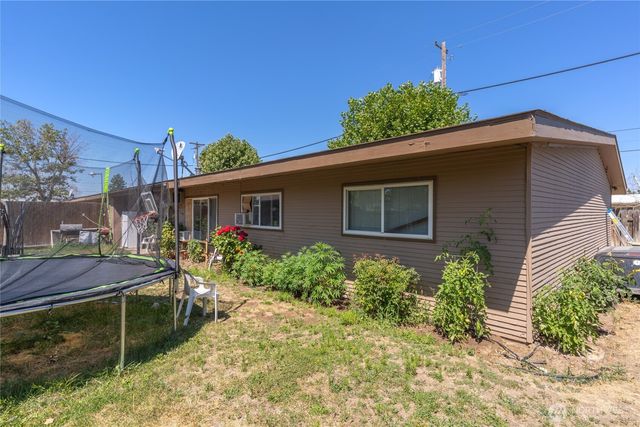 9035 Forrestal Lane, Moses Lake, WA 98837