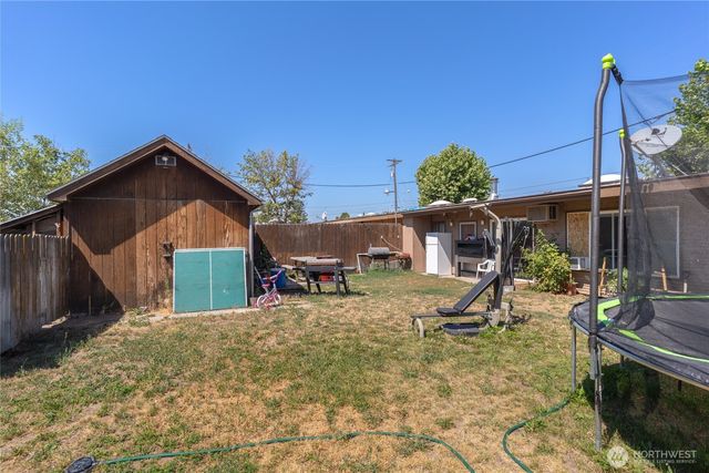 9035 Forrestal Lane, Moses Lake, WA 98837