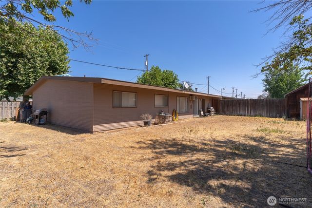 9035 Forrestal Lane, Moses Lake, WA 98837