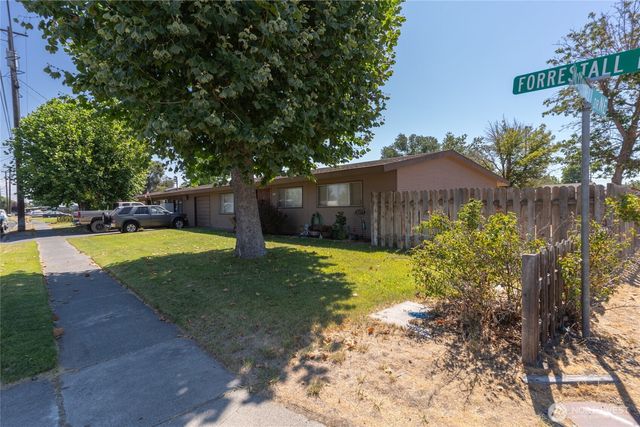 9035 Forrestal Lane, Moses Lake, WA 98837
