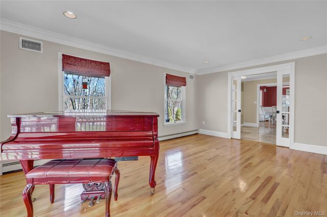 1 Jefferson Landing Circle, Port Jefferson, NY 11777