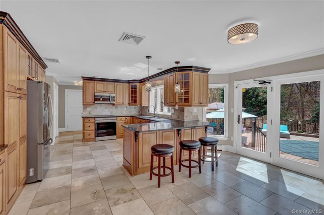1 Jefferson Landing Circle, Port Jefferson, NY 11777