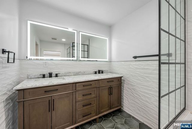 215 Brinckerhoff Court, Englewood, NJ 07631