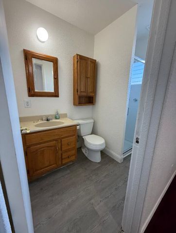 988 E Putnam Avenue, Porterville, CA 93257
