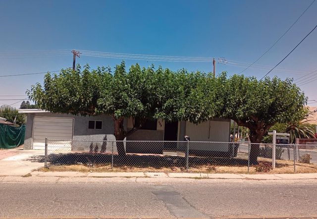 988 E Putnam Avenue, Porterville, CA 93257