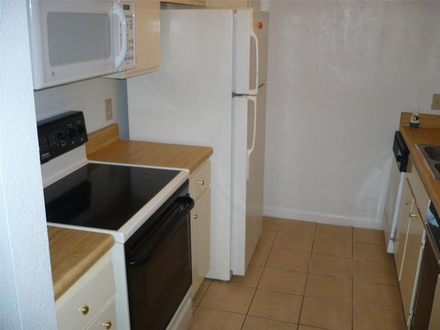 2818 S Bartell Drive 8, Houston, TX 77054