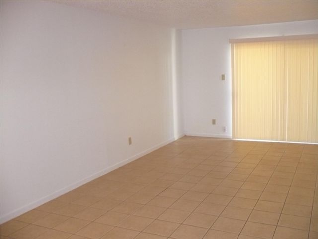 2818 S Bartell Drive 8, Houston, TX 77054