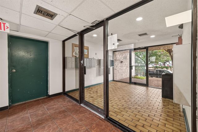 2818 S Bartell Drive 8, Houston, TX 77054