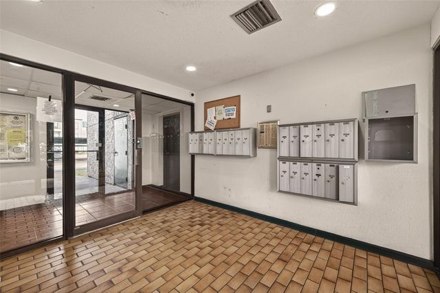 2818 S Bartell Drive 8, Houston, TX 77054