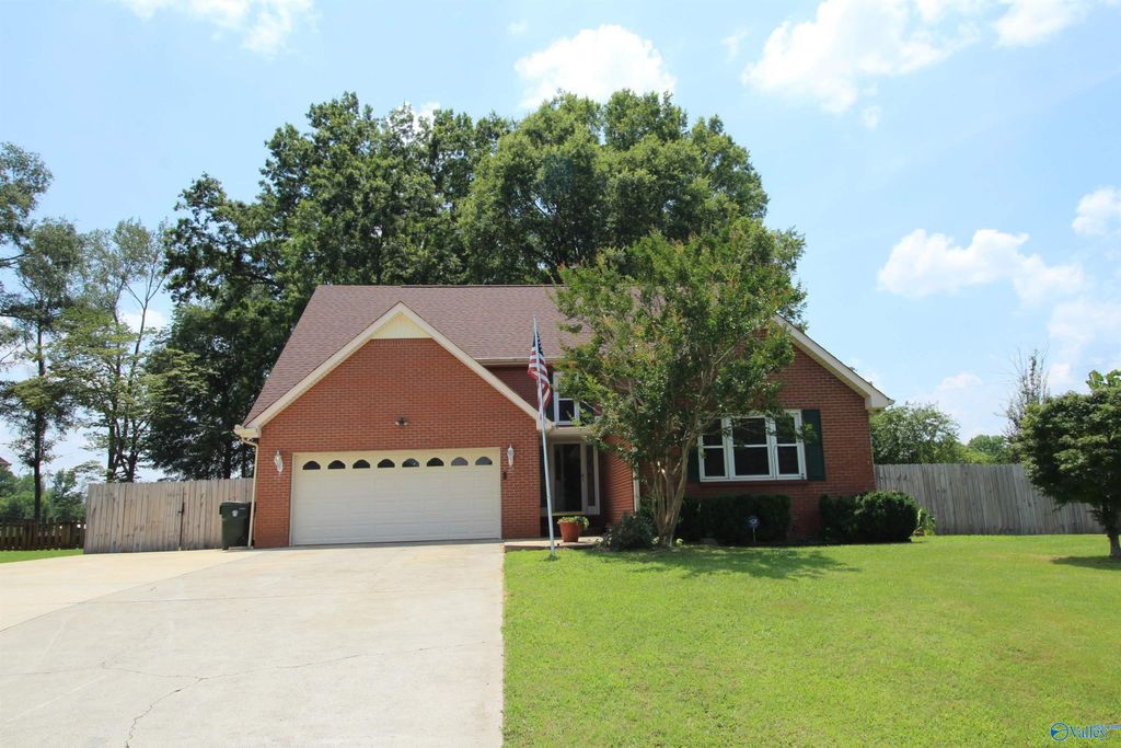 153 Hazelwood Drive, Hazel Green, AL 35750